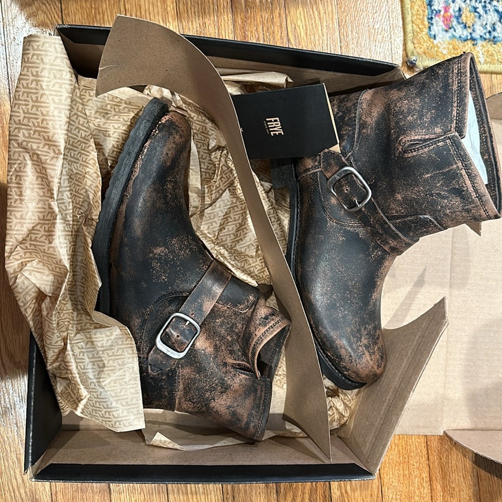 Frye Veronica ankle bootie